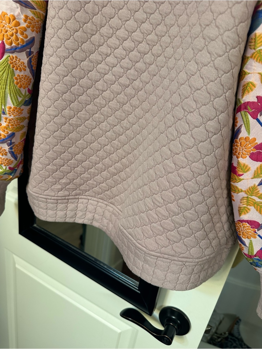 Pinky-Mauve Quilted Top with Tapestry Sleeves - Picture 9 of 12